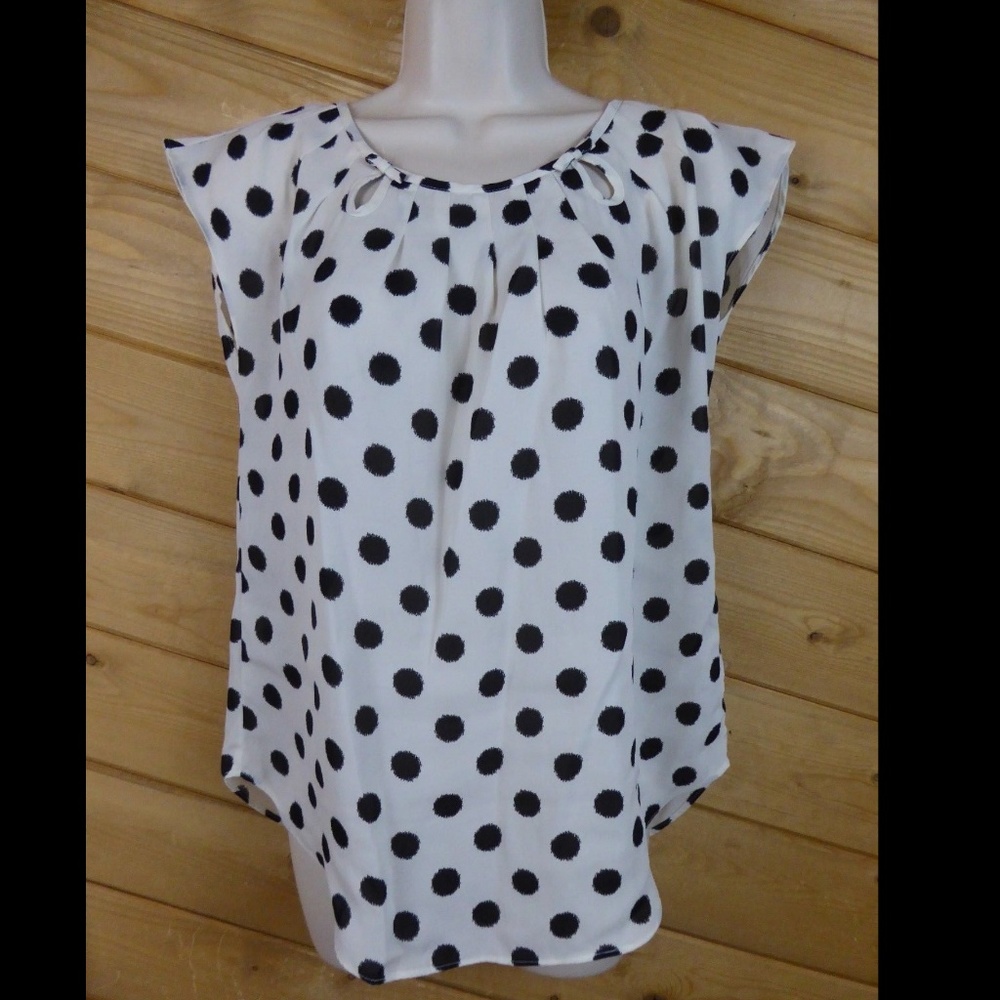LC Lauren Conrad S Polka Dot Pleated Keyhole Cream Black Cap Sleeve Shirt Top